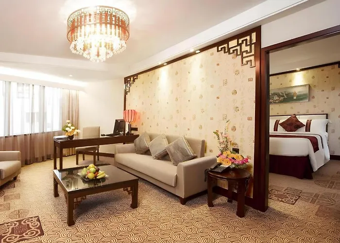 Emperor Hotel 3*