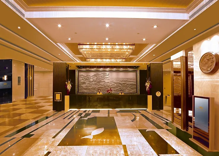 Emperor Hotel 3*