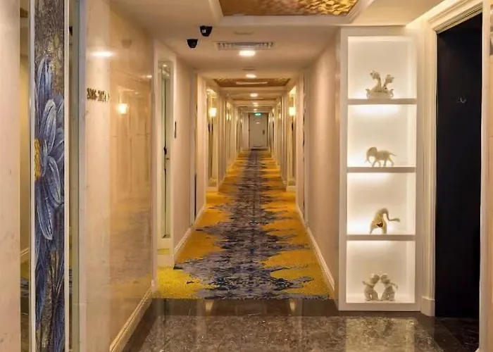 Emperor 3* Macau